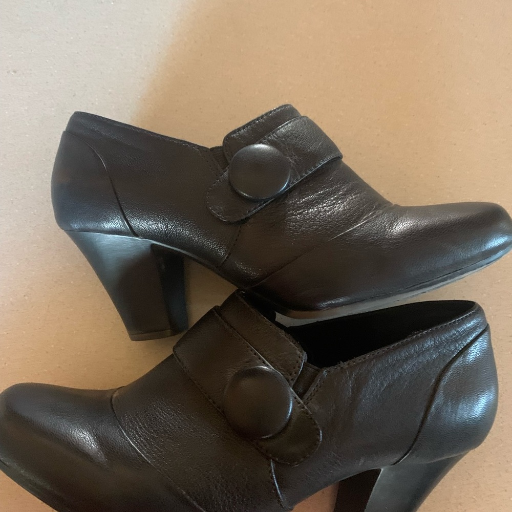 Clarks Shooties - Picture 2 of 5